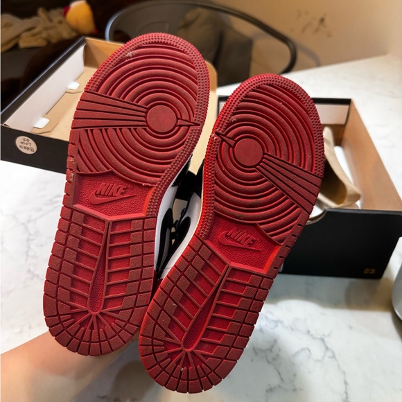 Jordan 1 bred low 4Y - Picture 4 of 6